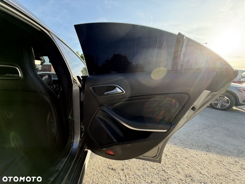 Mercedes-Benz CLA 250 AMG Line 7G-DCT - 33