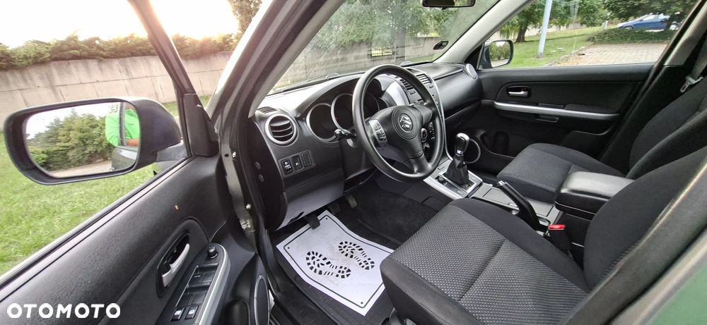 Suzuki Grand Vitara 2.0 Comfort + Family - 35