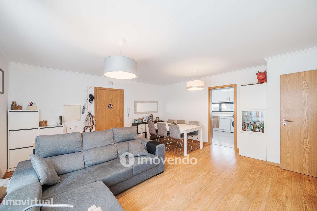 Apartamento T3, com estacionamento e terraço, em Loures - Grande imagem: 5/51
