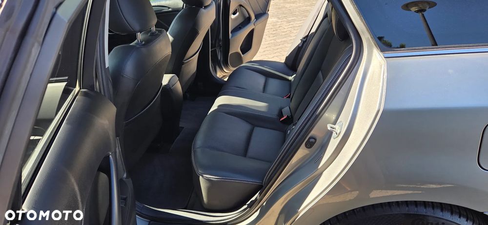 Toyota Avensis 1.8 Premium MS - 22