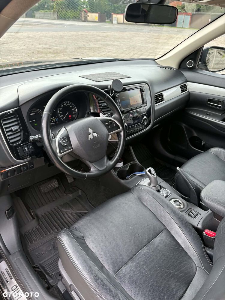 Mitsubishi Outlander 2.0 4WD - 6