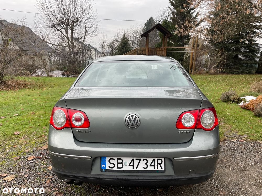 Volkswagen Passat 2.0 TDI Comfortline - 14