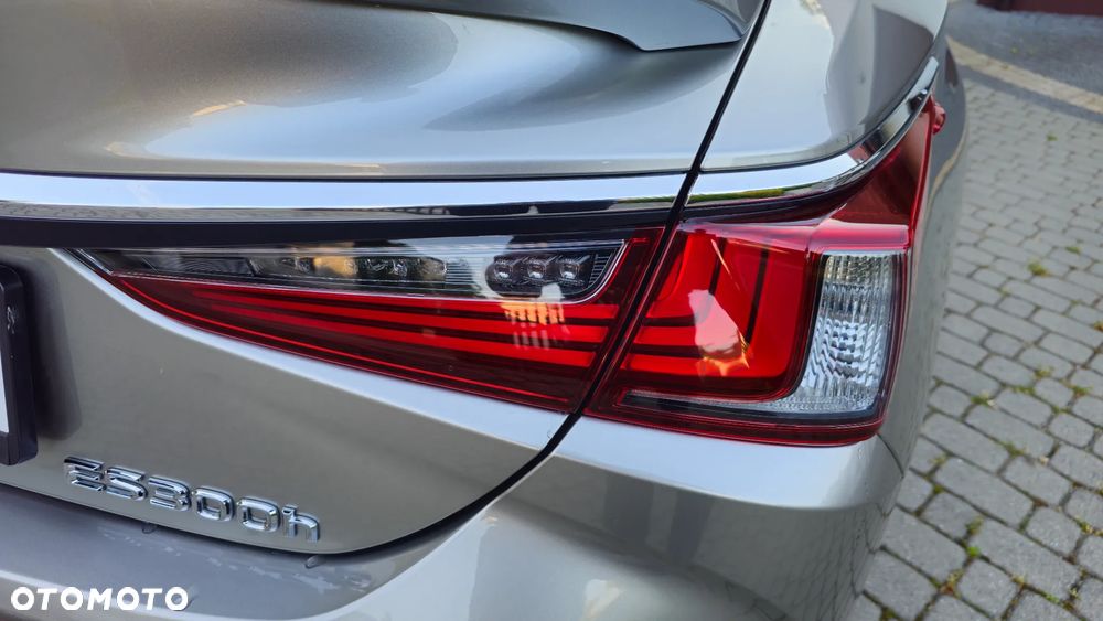 Lexus ES 300h Prestige - 23