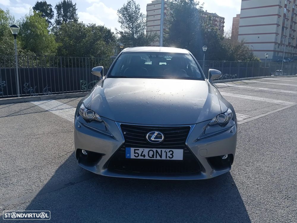 Lexus Is 300H 2015 photo 4