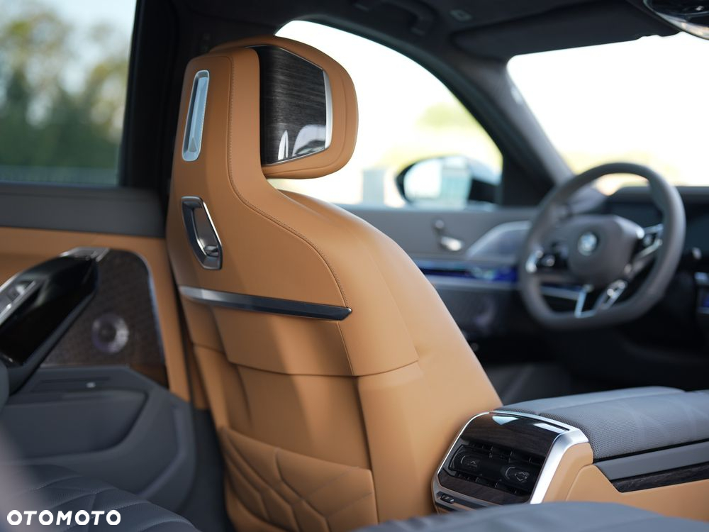 BMW Seria 7 - 35