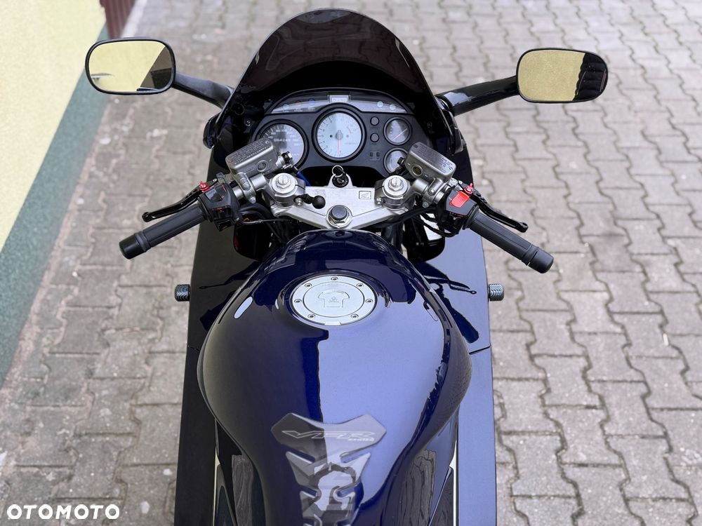Honda VFR - 18