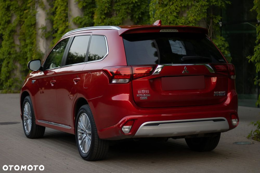 Mitsubishi Outlander - 4