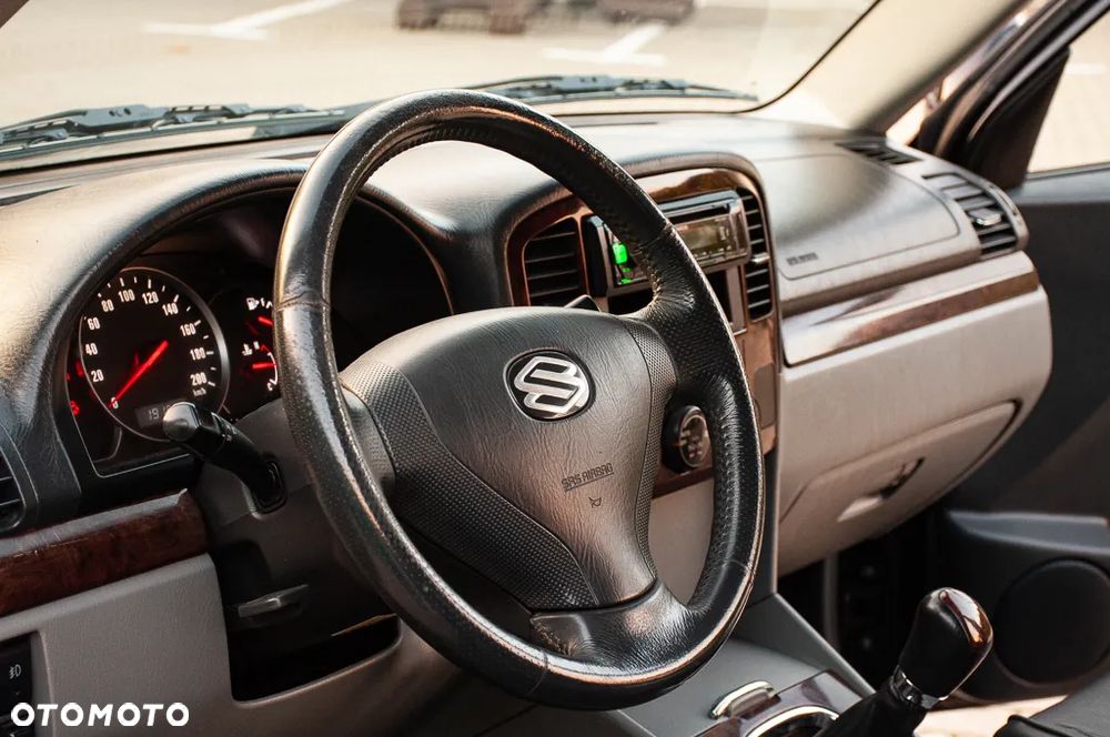 Suzuki Grand Vitara 2.0 Limited - 23