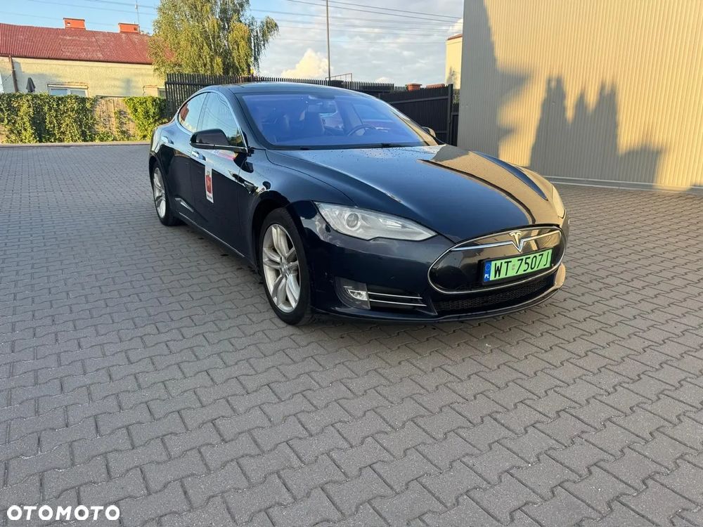 Tesla Model S Standard - 1