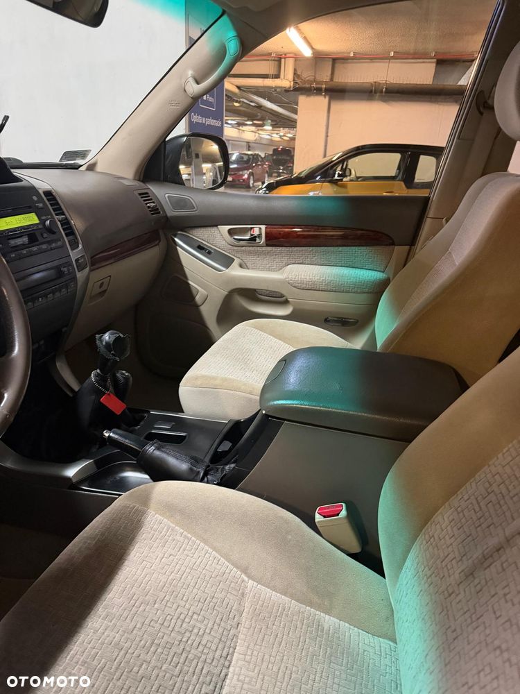 Toyota Land Cruiser - 4