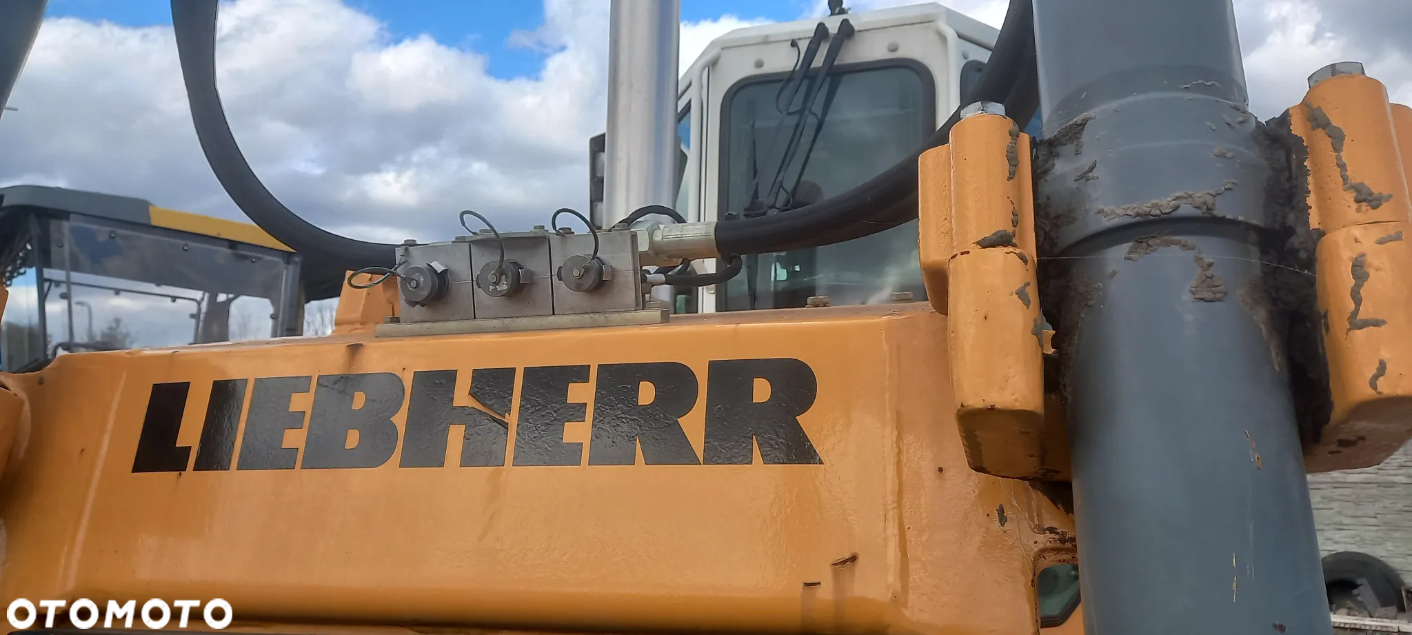 Liebherr 724 XL rok prod 2015,Pług 6poz TRIMBLE 3D Niwelacja 19ton - 29