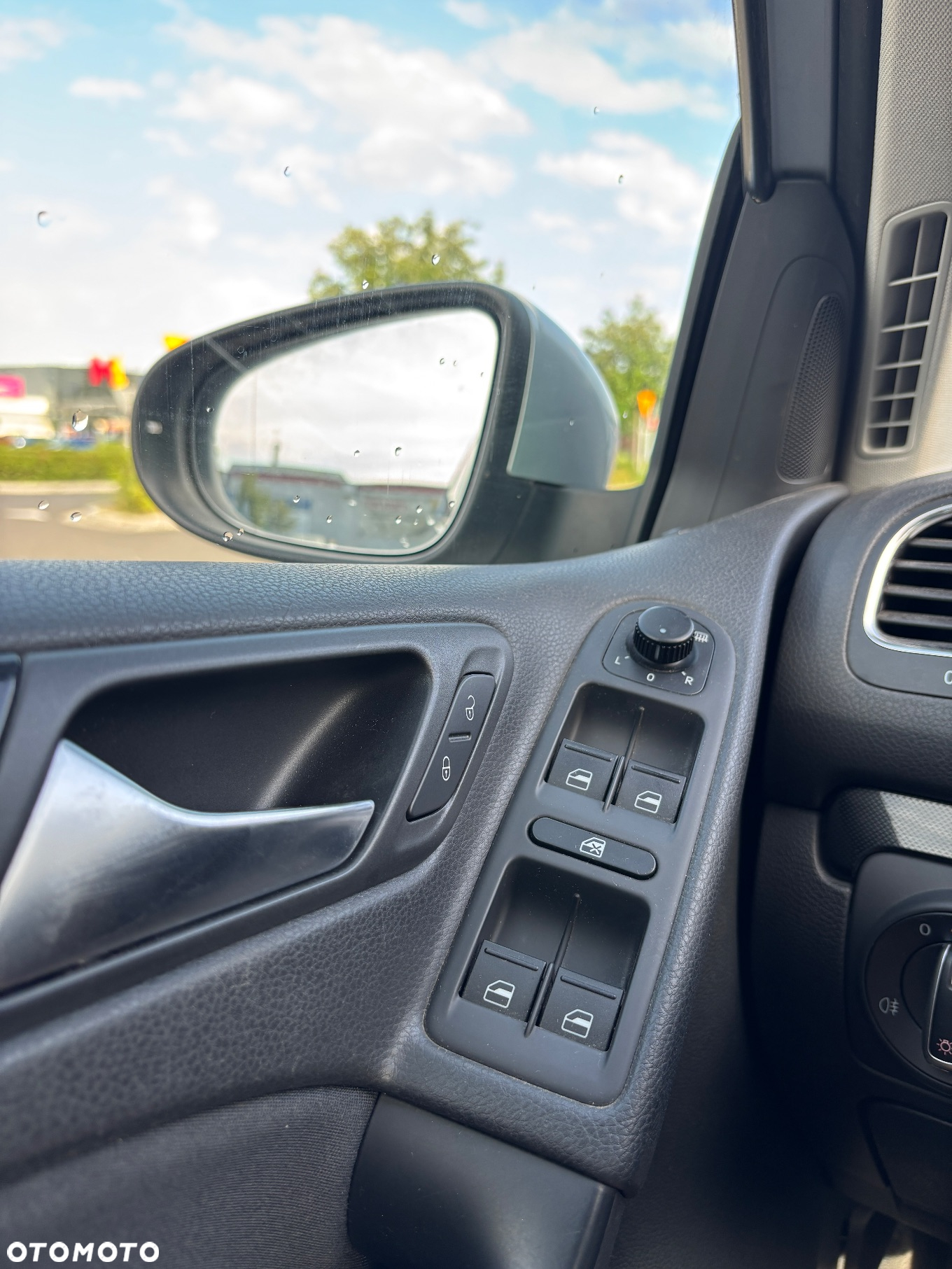 Volkswagen Golf - 14