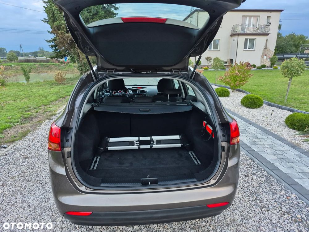 Kia Ceed - 35