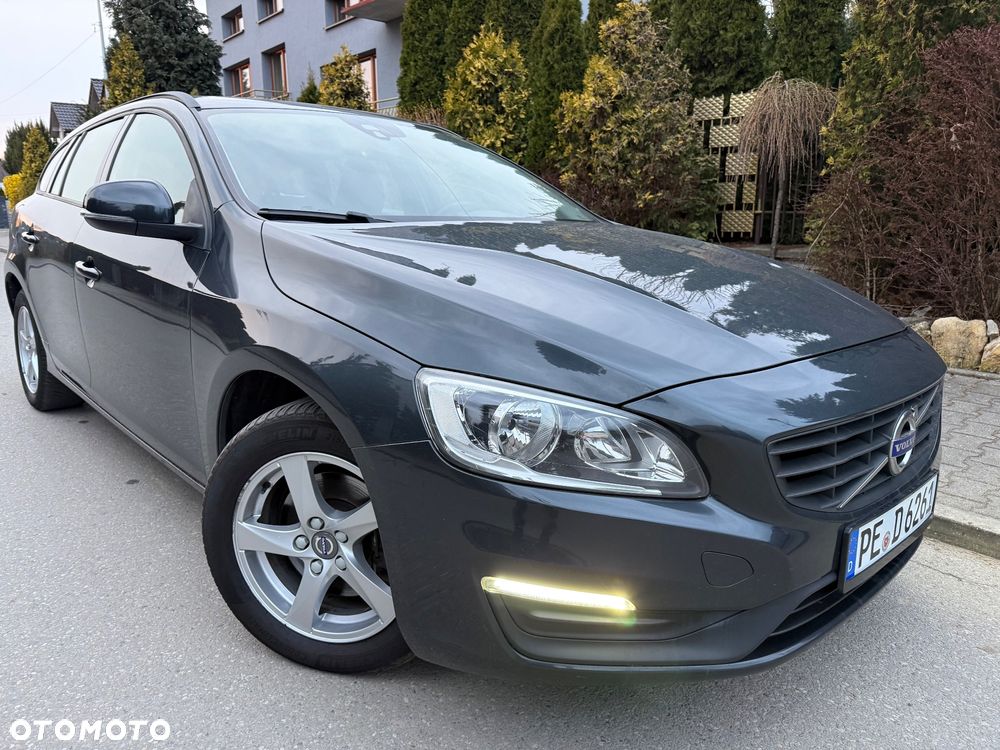 Volvo V60 D2 Momentum - 19