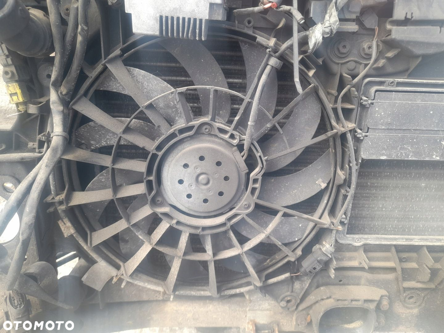 AUDI A4 B6 00-04 2,0B pas przedni + komplet chłodnic + wentylator * - 2