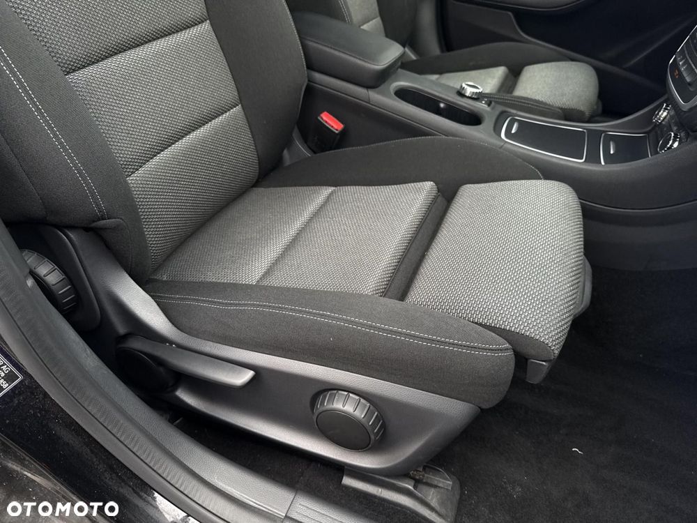 Mercedes-Benz GLA - 26