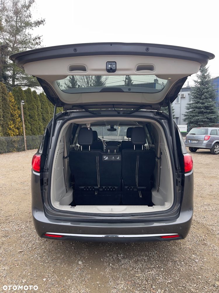 Chrysler Pacifica - 32