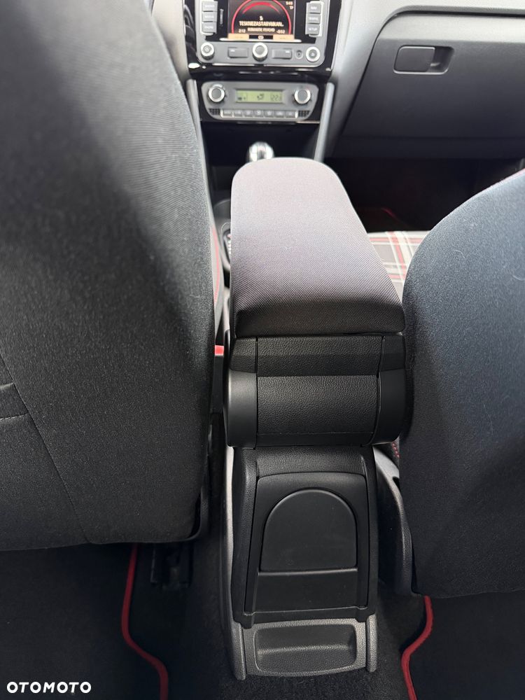 Volkswagen Polo 1.4 DSG GTI - 26