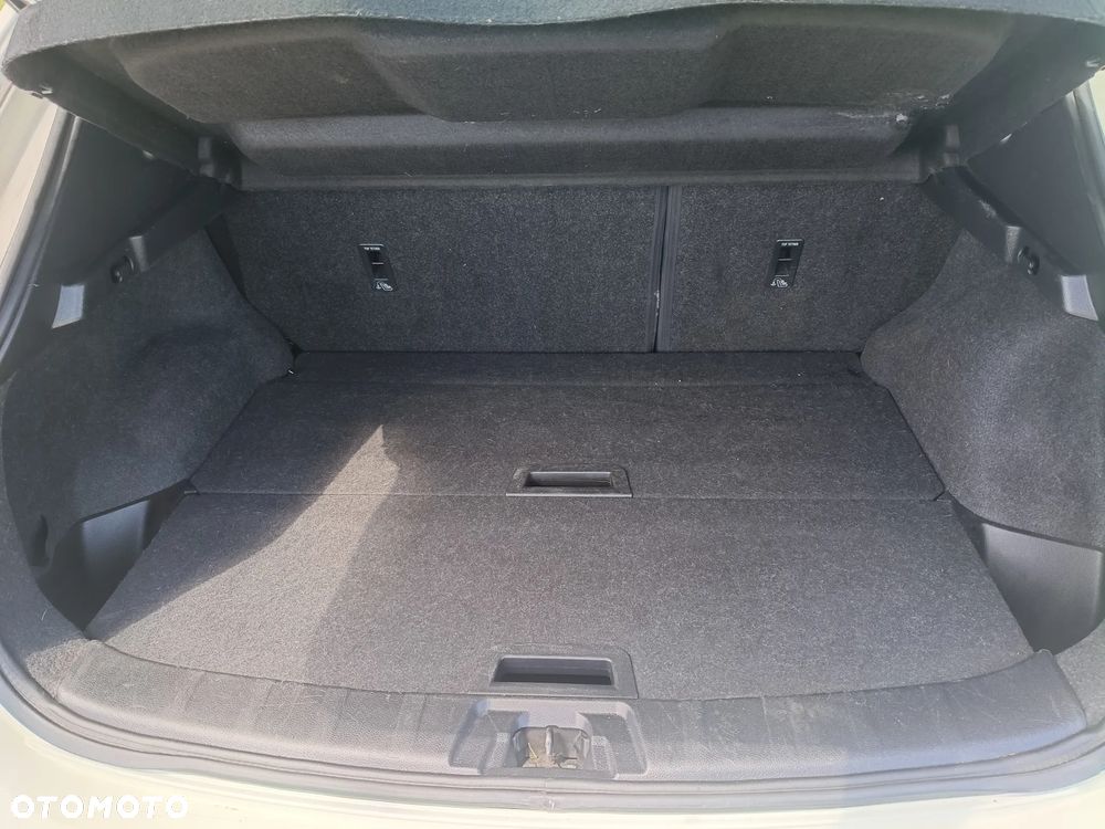 Nissan Qashqai 1.6 DCi Xtronic TEKNA - 28
