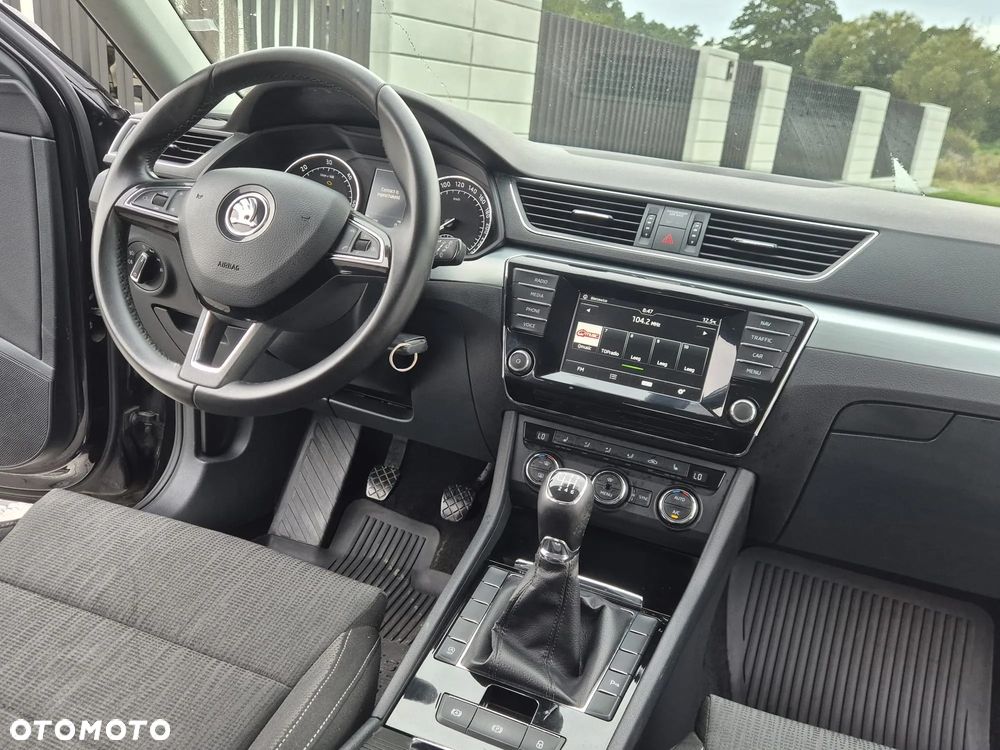 Skoda Superb 2.0 TDI Premium Edition - 22