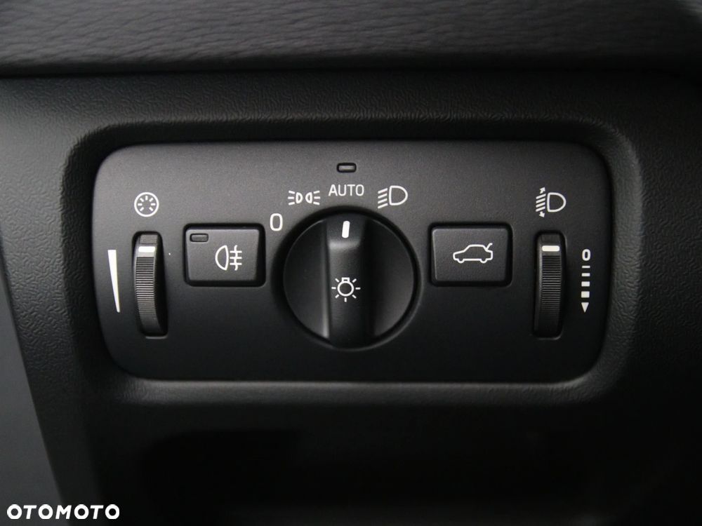 Volvo V40 D4 Drive-E R-Design Kinetic - 29