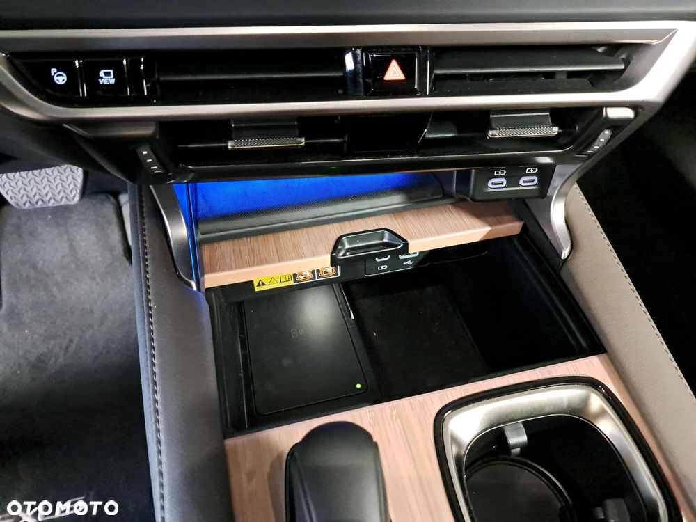 Lexus RX 450h+ Omotenashi - 25