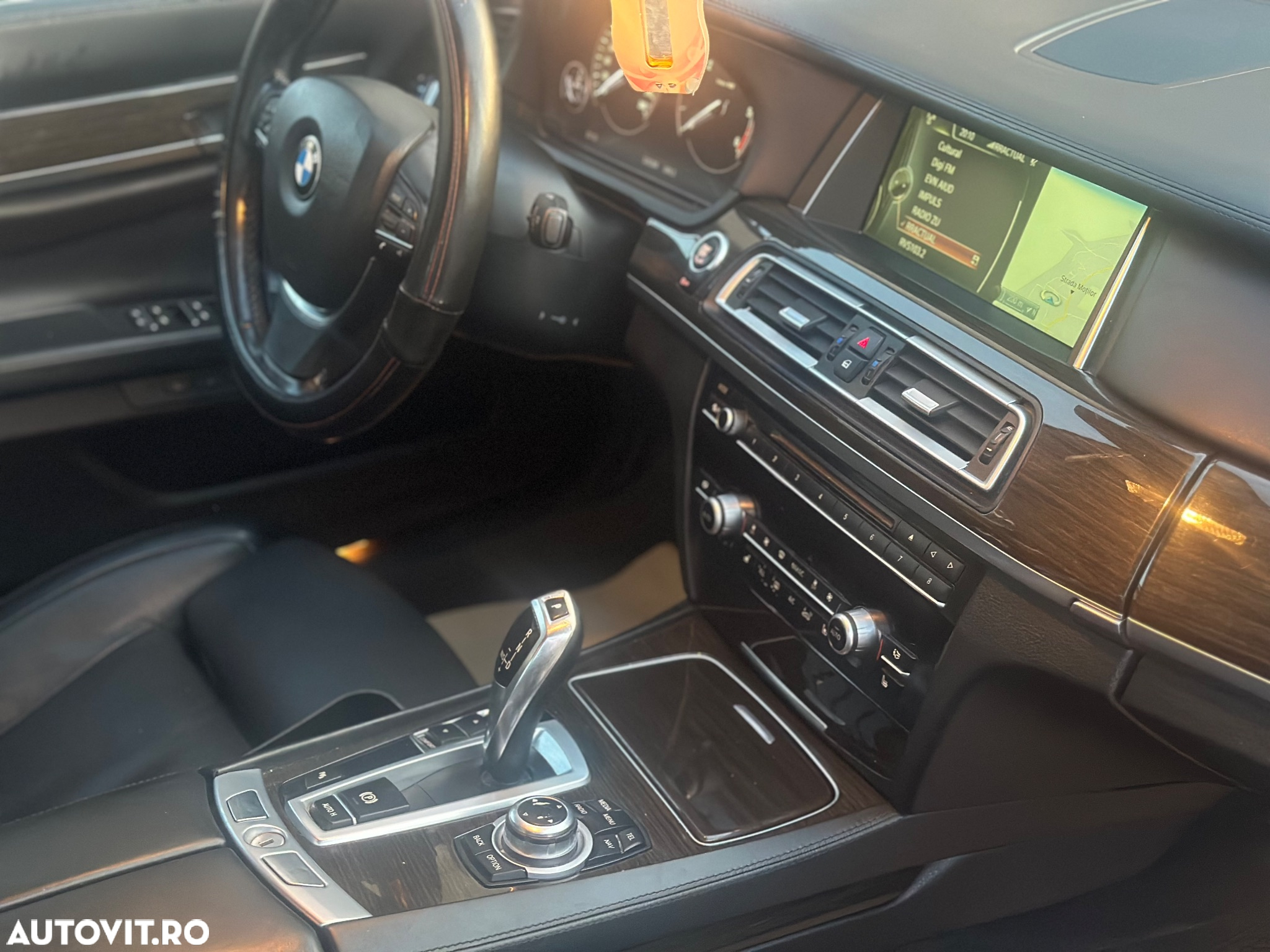 BMW Seria 7 740d - 24