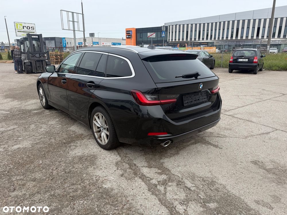 BMW Seria 3 318d mHEV - 4