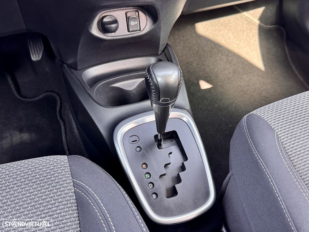 Toyota Yaris 1.5 HSD Sport+Navi - 11