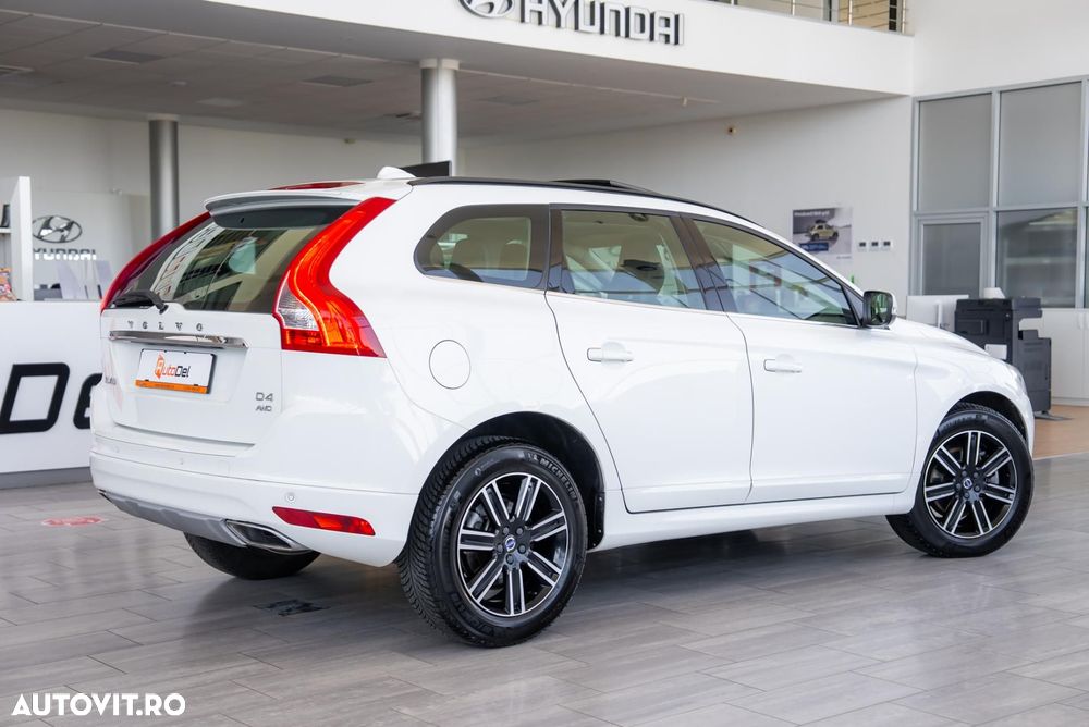 Volvo XC 60 D4 AWD Geartronic Momentum - 12