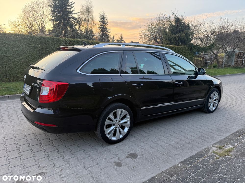 Skoda Superb 2.0 TDI PD DSG Elegance - 3
