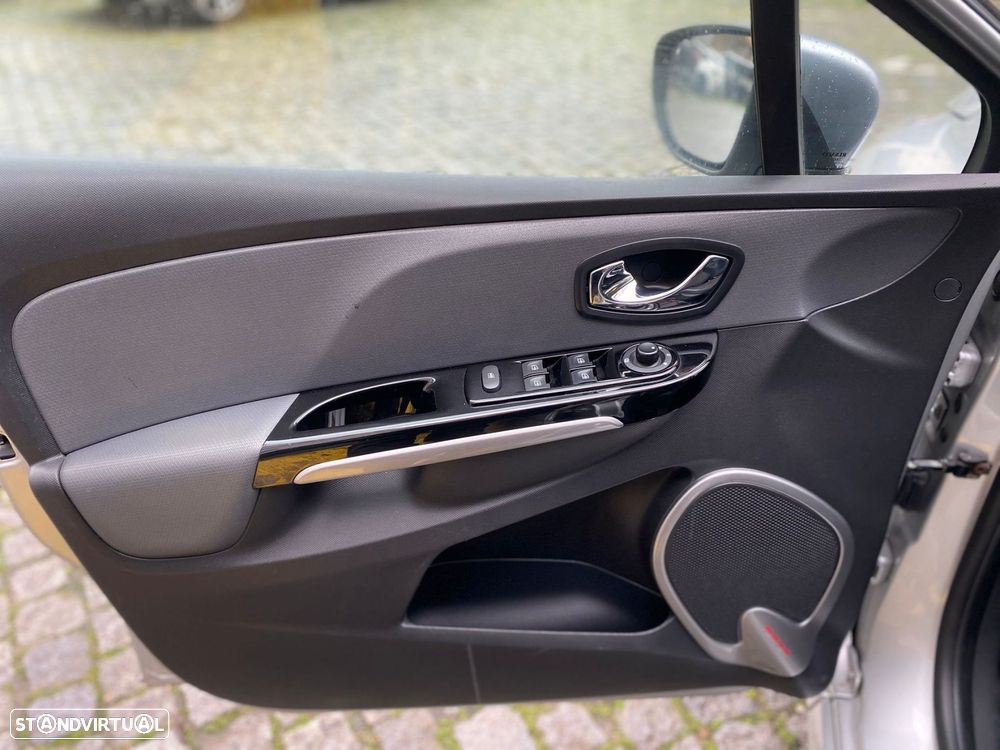 Renault Clio Sport Tourer TCe 120 EDC GT - 15