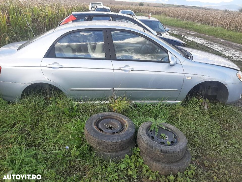 Dezmembrez kia cerato - 2