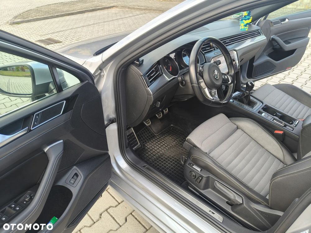 Volkswagen Passat - 24
