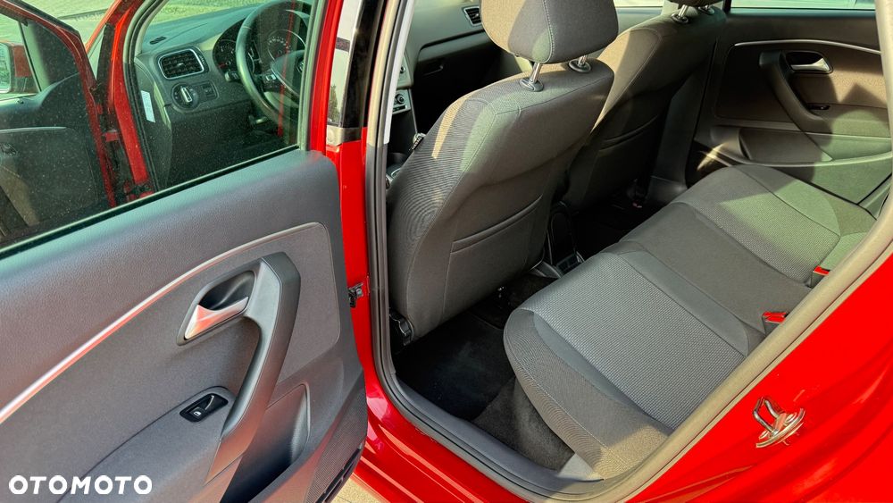 Volkswagen Polo 1.4 TDI Blue Motion Technology Lounge - 14