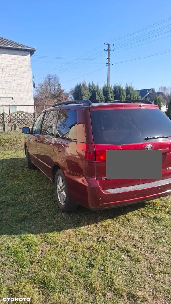 Toyota Sienna - 4