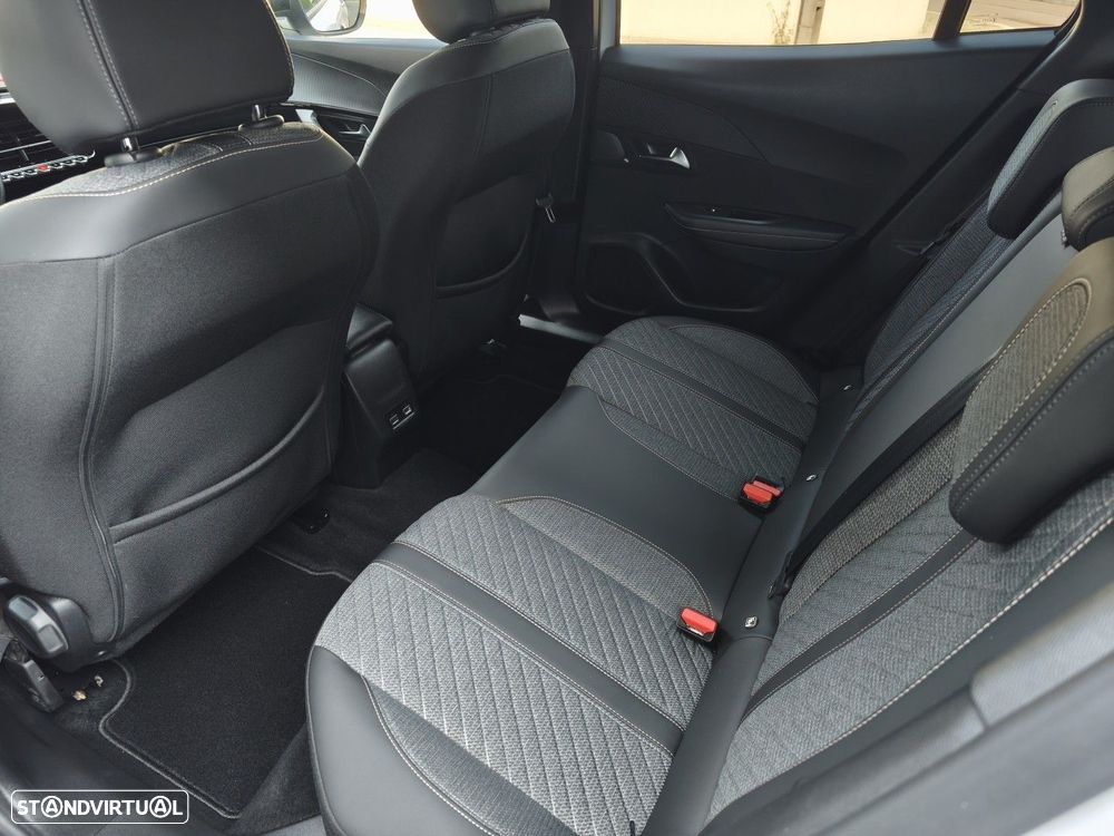Peugeot 2008 TURBO 100 Allure - 24