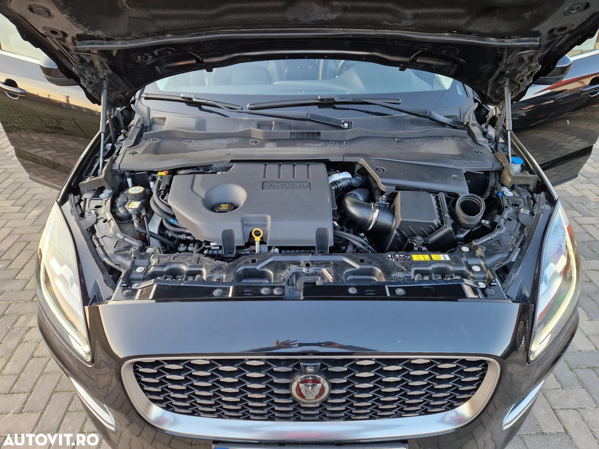 Jaguar E-Pace D165 AWD R-Dynamic HSE - 35