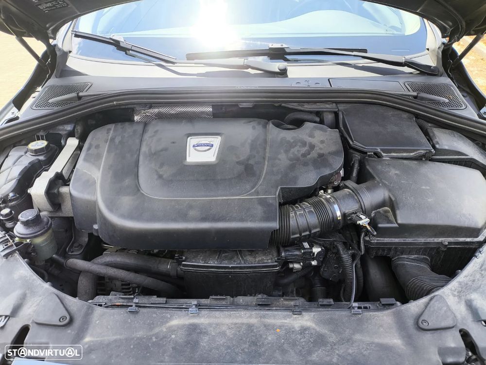 Volvo V60 2.0 D3 R-Design Start/Stop - 12