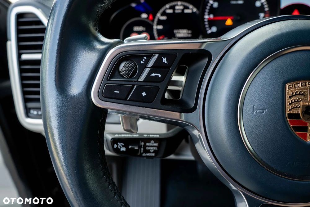 Porsche Cayenne Standard - 26