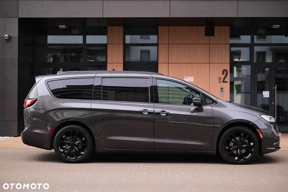 Chrysler Pacifica - 5