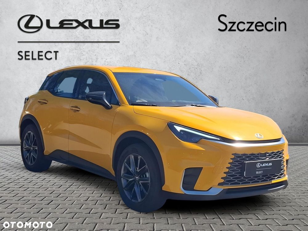 Lexus LBX - 7