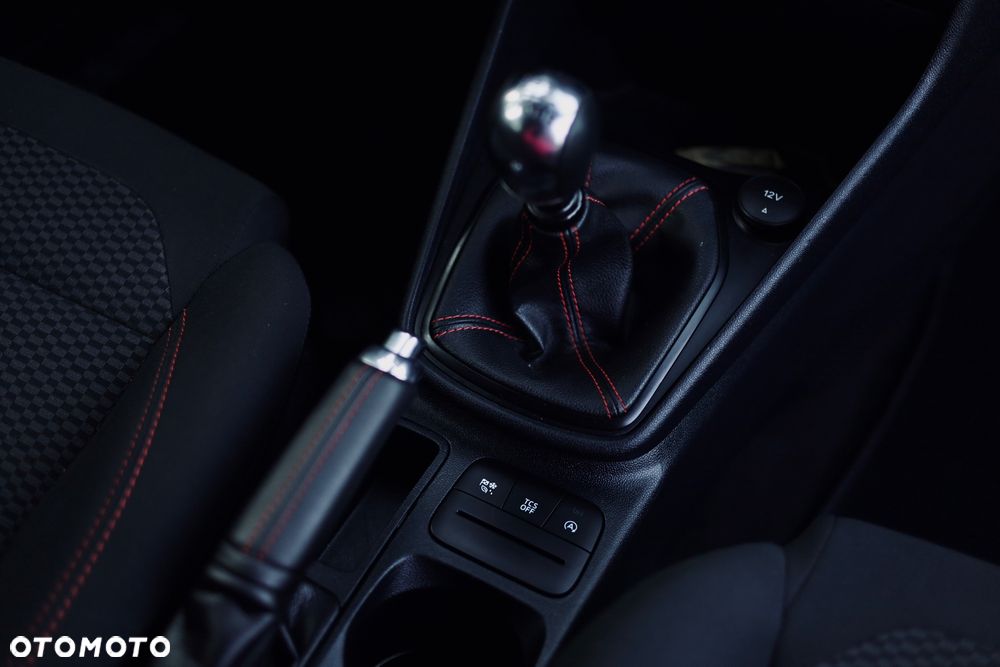 Ford Fiesta 1.0 EcoBoost S&S ST-LINE X - 24