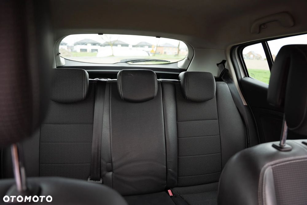 Renault Megane TCe 180 GT - 12