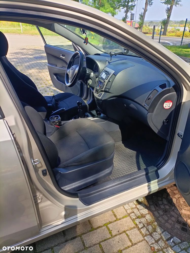 Hyundai i30 1.6 Classic - 12