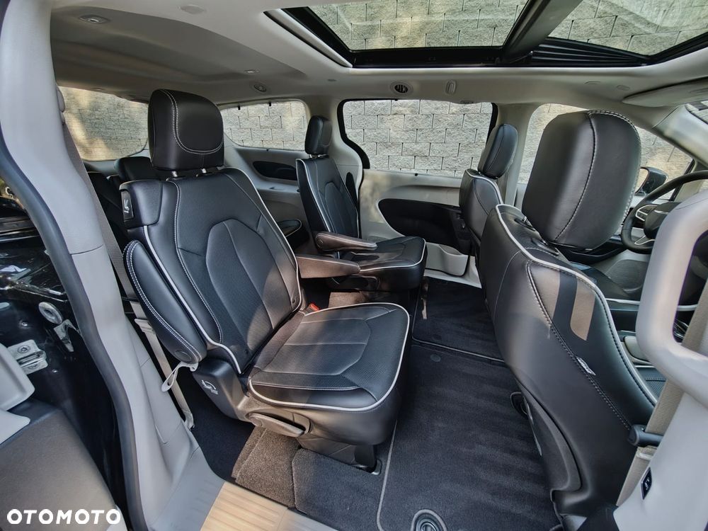 Chrysler Pacifica - 31