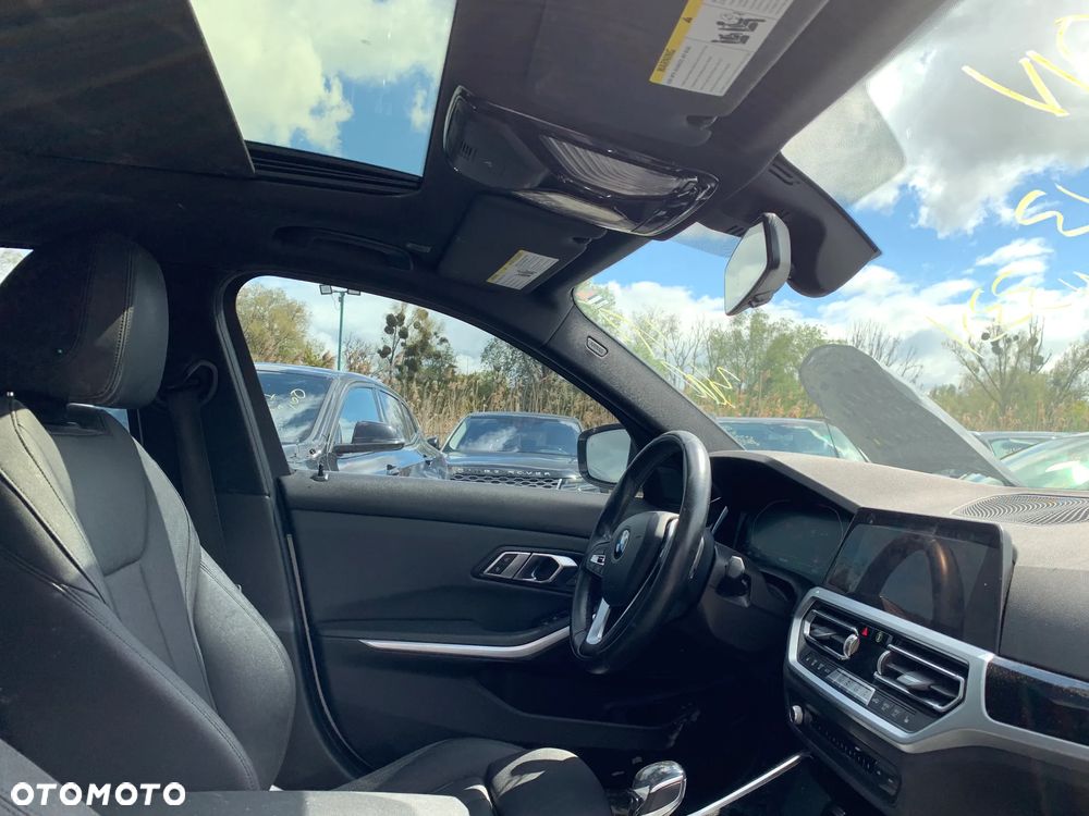 BMW Seria 3 330i xDrive - 21