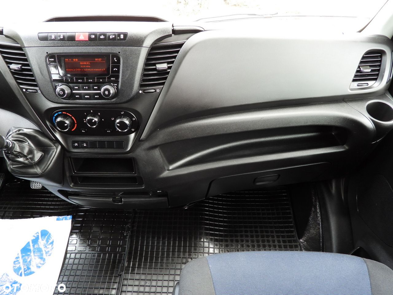 Iveco DAILY 35C14 WYWROTKA PODWÓJNA KABINA DOKA 6 MIEJSC TEMPOMAT BLIŹNIACZE KOŁA KLIMATYZACJA  140KM - 33