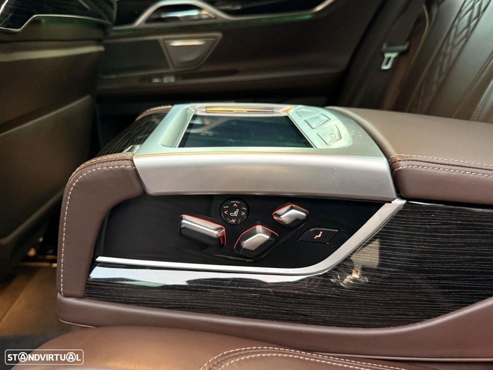 BMW 730 d Pack M Auto - 41