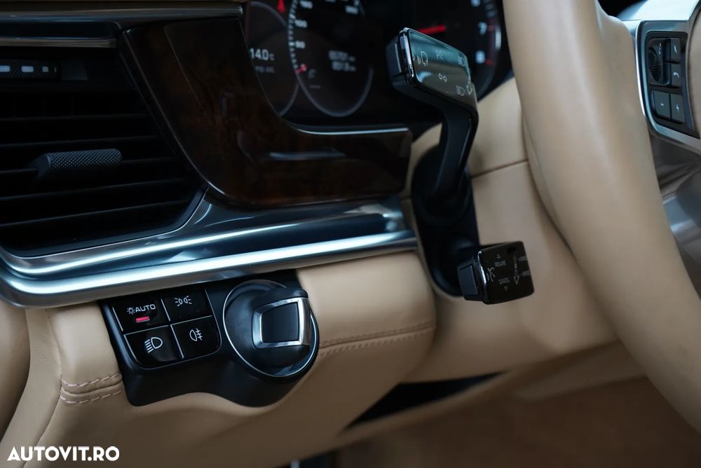 Porsche Panamera - 21